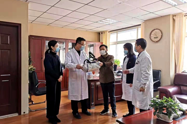 愛心企業向植树醫院捐贈防護用品.jpg